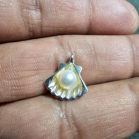 Sterling Silver 925 Sea Shell With Faux Pearl Small Pendant .5 Inch - Picture 1 of 3